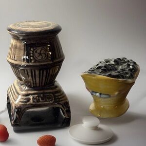 Vintage Pot Belly Stove Coal Bucket Salt Pepper Shaker Set Kitschy MCM